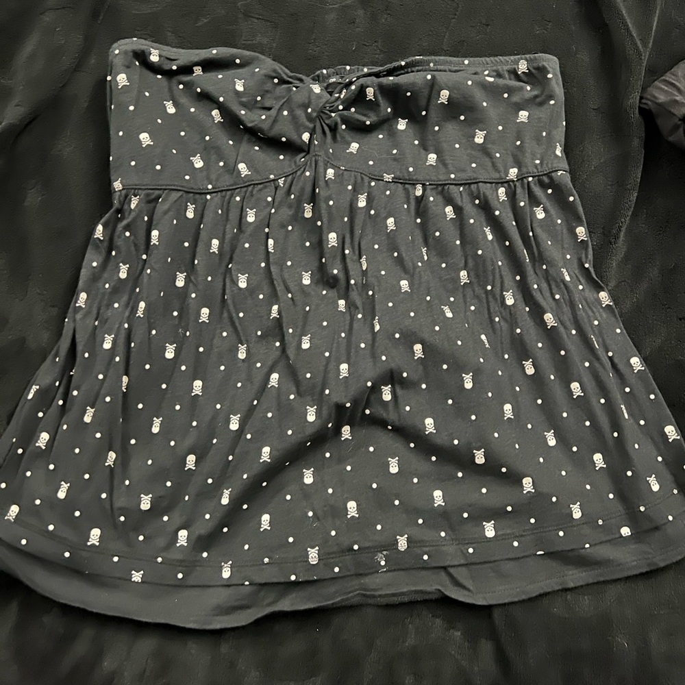Twist tees plus size strapless skull top.